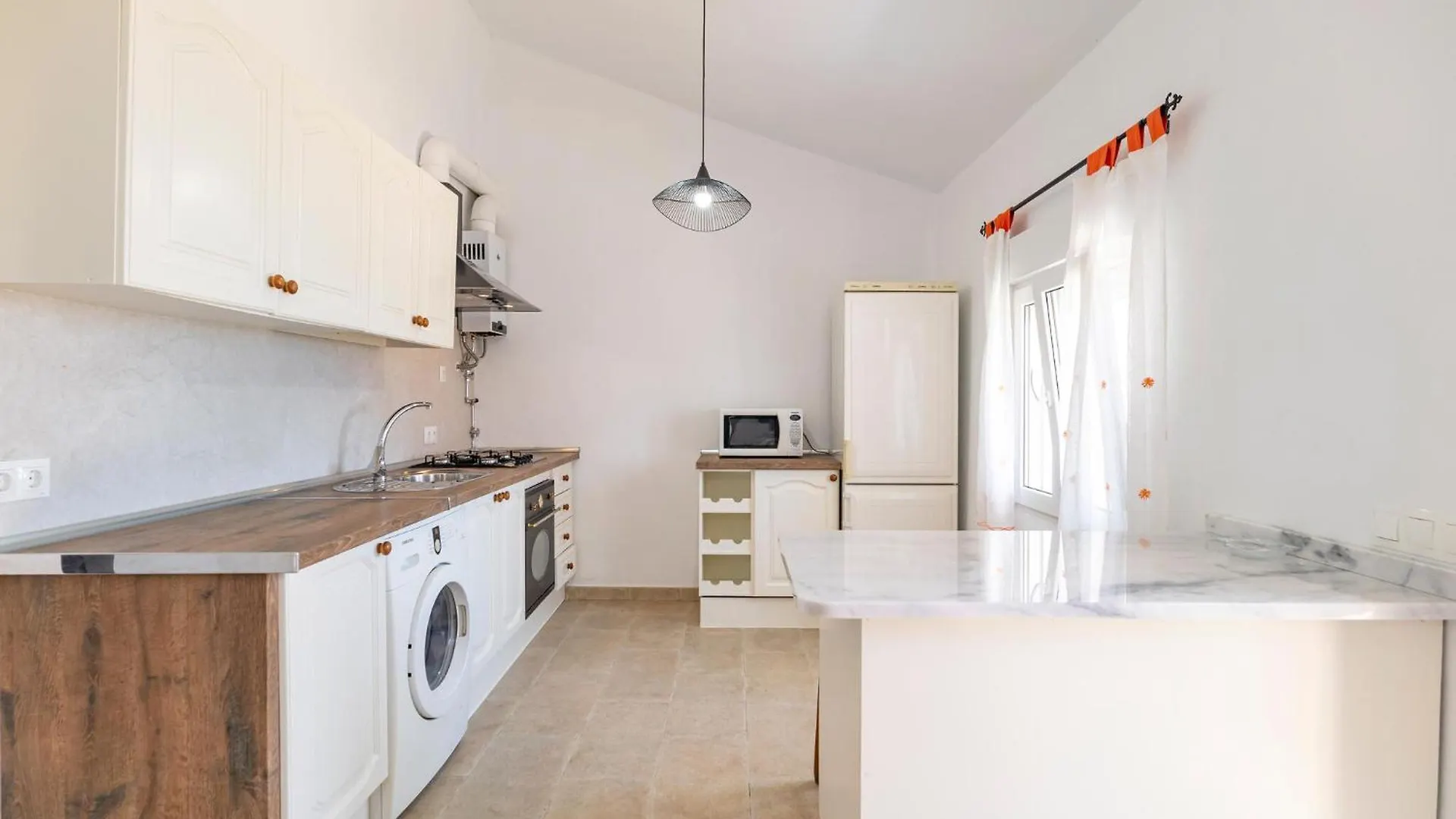 Cozy Home In Benajarafe With Kitchenette Holiday home