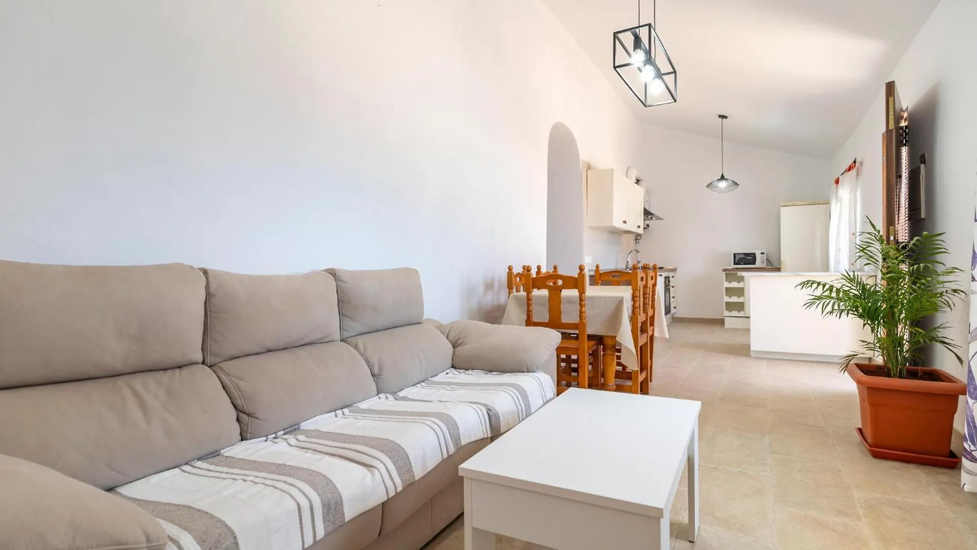 Cozy Home In Benajarafe With Kitchenette 0*,