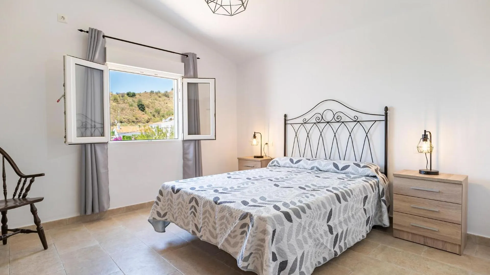 Cozy Home In Benajarafe With Kitchenette